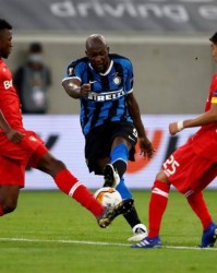  国际米兰门将低级失误导致欧联资格生变  