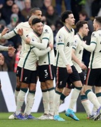  巴黎圣日耳曼主场大胜领跑积分榜  