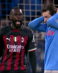  那不勒斯四球大胜，奥斯梅恩戴帽主宰南方德比