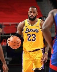  老鹰新秀单场20+10+5惊艳  