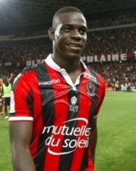  斯特拉斯堡vs尼斯爆发大规模冲突，多人染红被罚下  